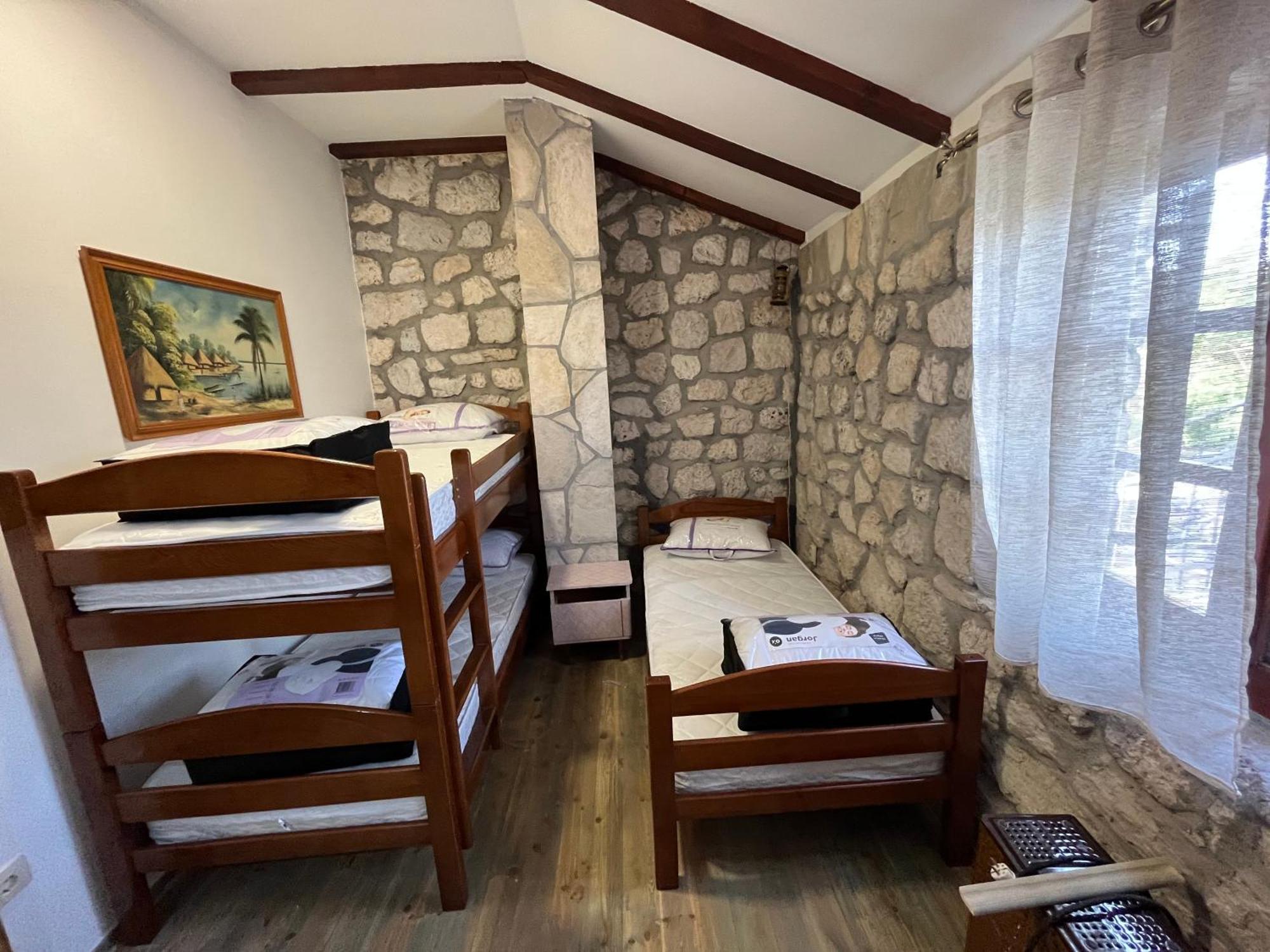 Bed & Wine Djonovic *